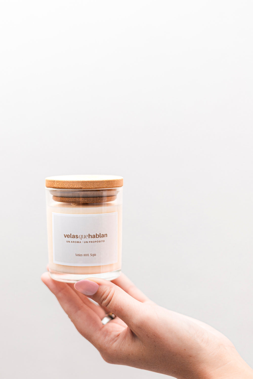 Vela de soja aromática- Línea Clásica con tapa de bambú. Mod. 125 grs.